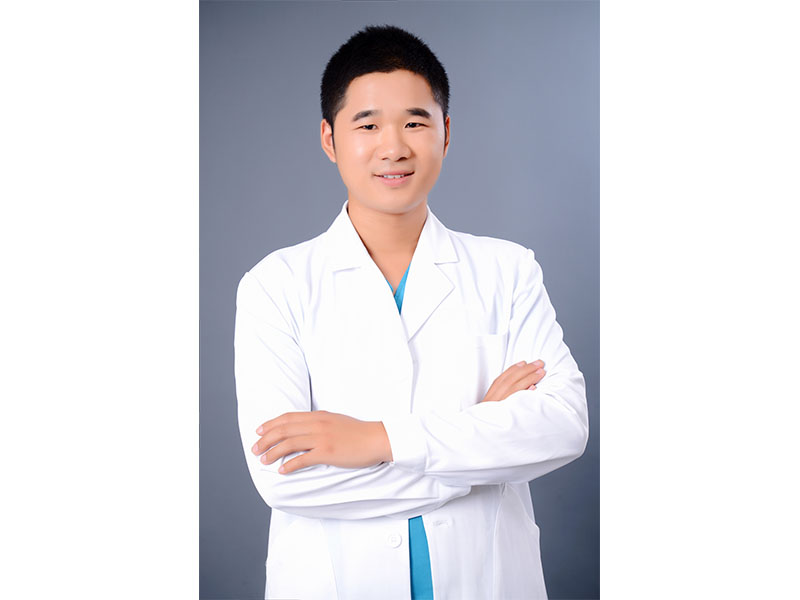 邓东坡 现代口腔门诊部主任